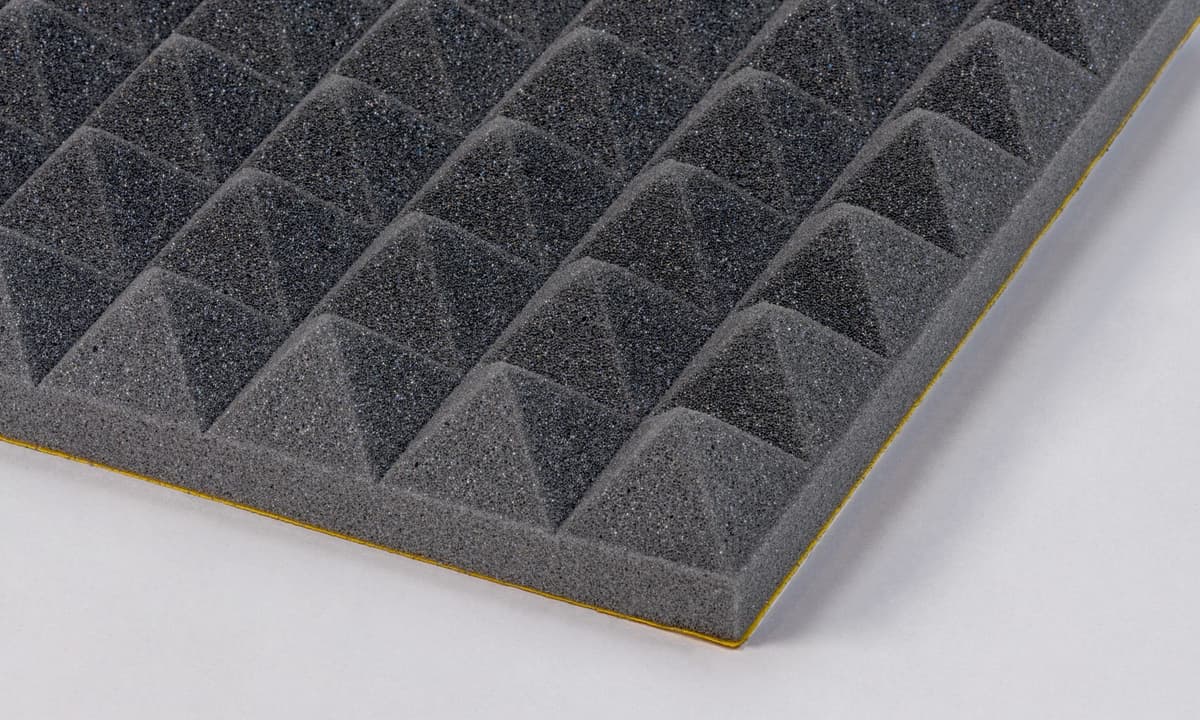 EASYfoam piramideschuim is vlamdovend en akoestisch