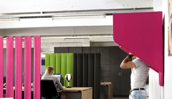 Akoestisch wandelement voor een rustig telefoongesprek