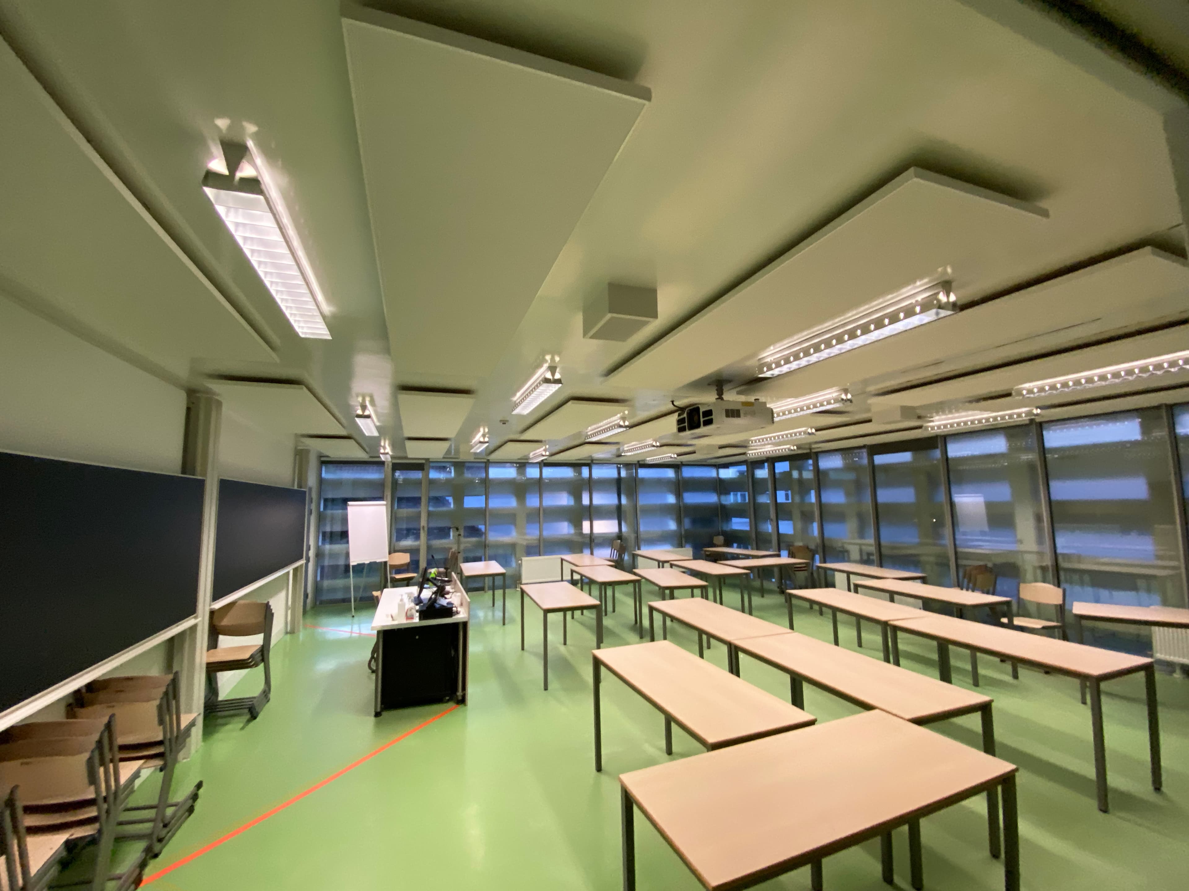 Klaslokaal akoestisch verbeterd