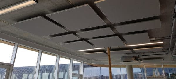 Akoestische plafondeilanden met aluminium kader